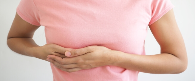 علامات مبكرة تدل على الإصابة بسرطان الثدي لدى النساء