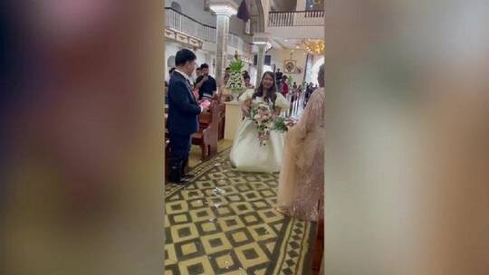 زفاف في الفلبين داخل كنيسة