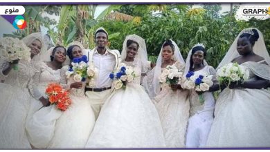 بالفيديو|| ثري أوغندي يتزوج 7 نساء في يوم واحد.. بينهنّ شقيقتان